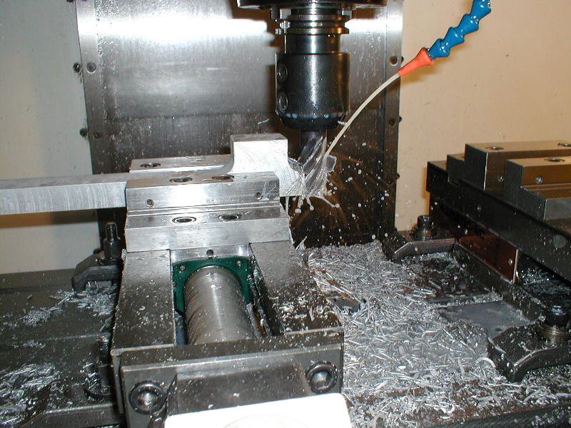 Maschine beim Umfangsfräsen